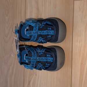 Oshkosh b'gosh blue little boys sandals size 5